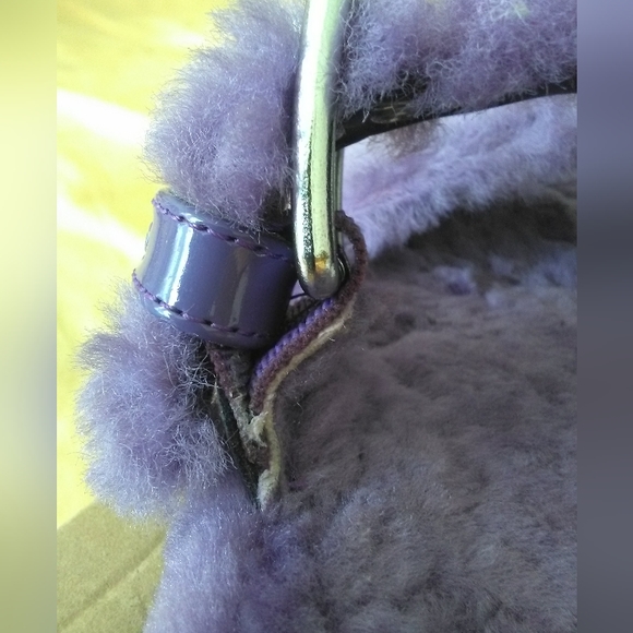 FAB CON UGGS PURPLE FUZZY FURRY AND FUN SZ.9 WORN A FEW TIMES IN HOUSE (TOO BIG) - Picture 7 of 8